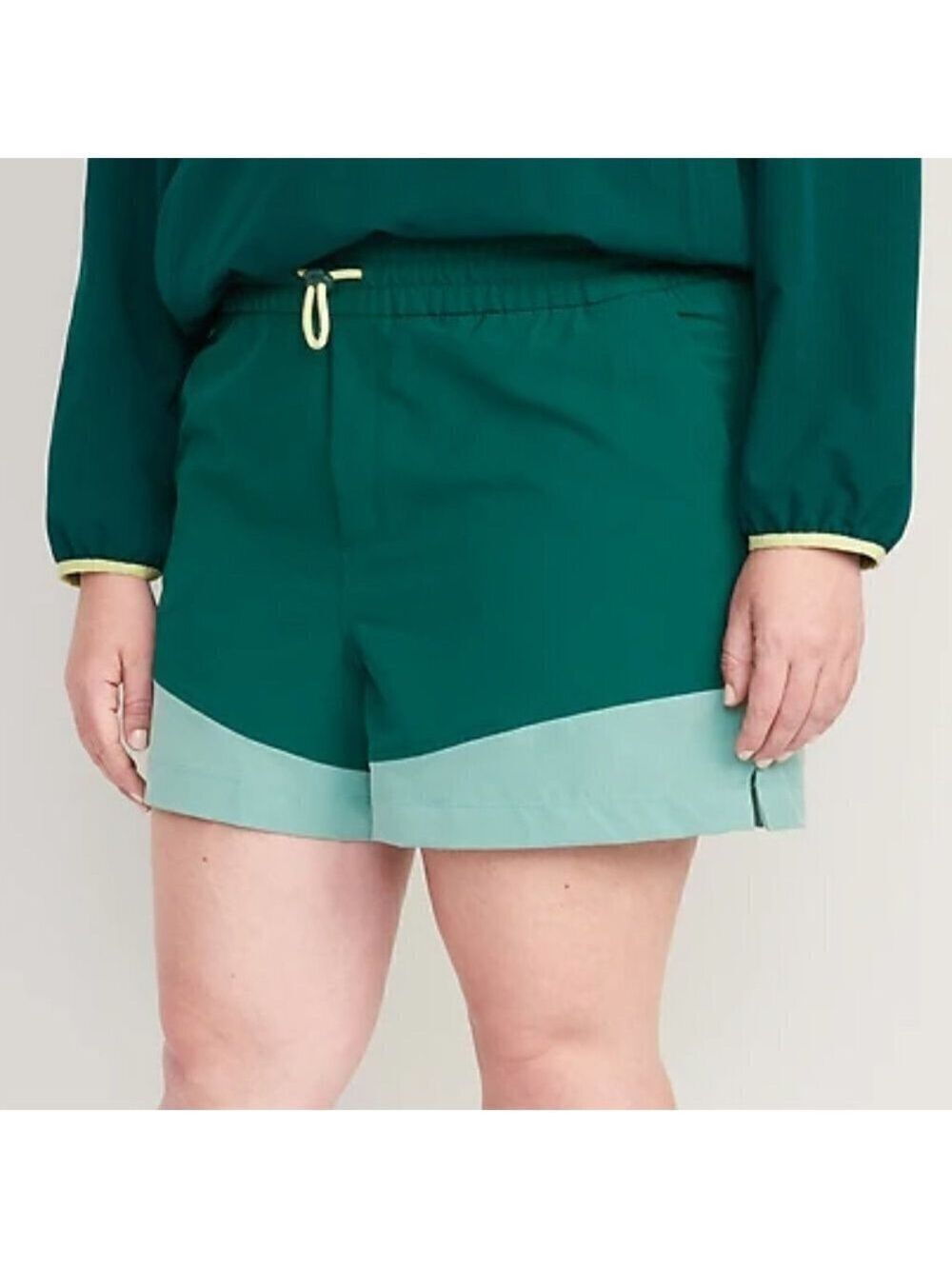 4X - Old Navy | High-Waisted StretchTech Water-Repellent Shorts -- 4.5" Inseam